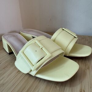 Jones New York Banana Yellow Slip On Sandal Buckle Size 8